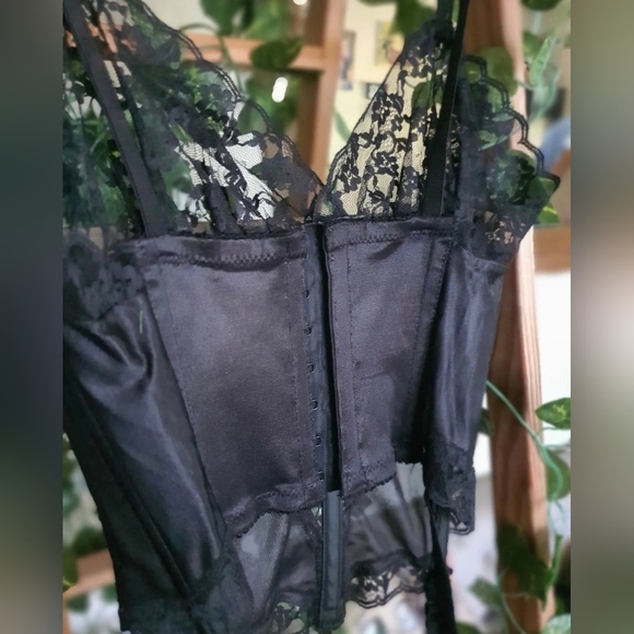 Union Made lace corset/bustier with garters - Picture 4 of 6